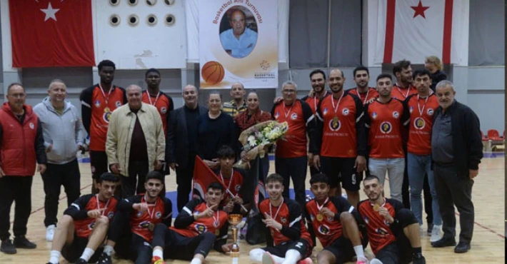 Larnaka Gençler Birliği kupayla başladı