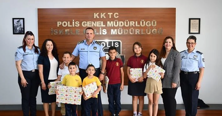 Girne ve İskele polis müdürleri, 23 Nisan Ulusal Egemenlik ve Çocuk Bayramı nedeniyle çocukları kabul etti