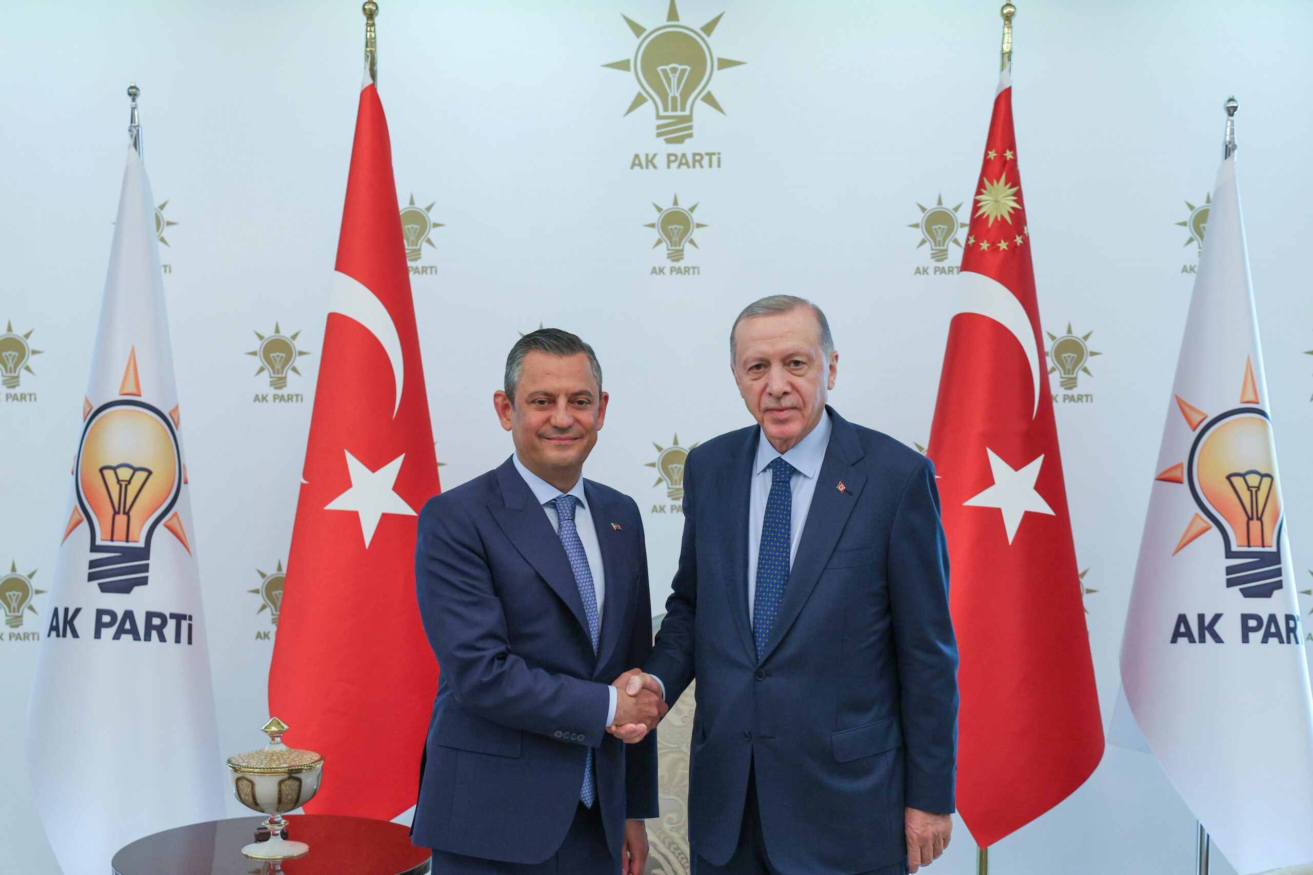 Türkiye Cumhurbaşkanı Erdoğan, CHP Genel Başkanı Özel’i kabul etti – BRTK