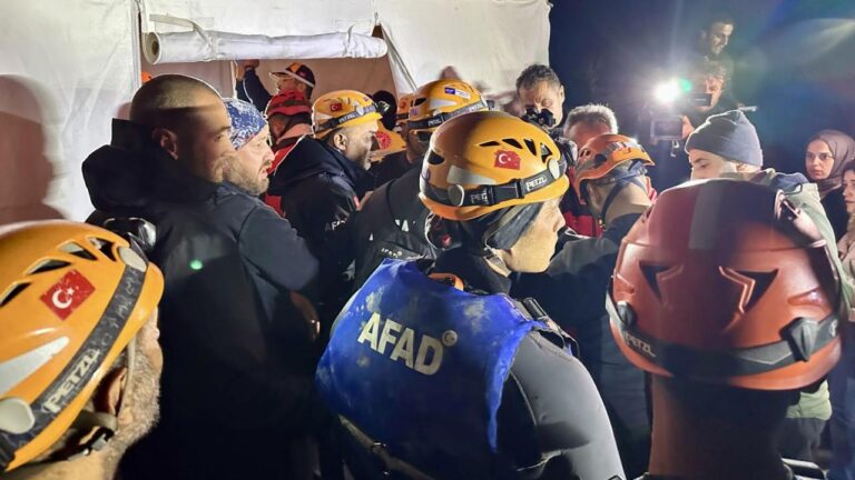 Isparta’da kanyonda mahsur kalan 10 İHH gönüllüsü kurtarıldı