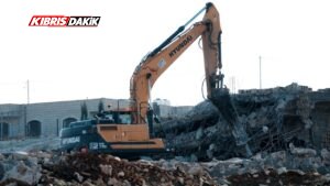 İşgalci İsrail ordusu Batı Şeria ve Doğu Kudüs'te Filistinlilere ait 3 evi yıktı